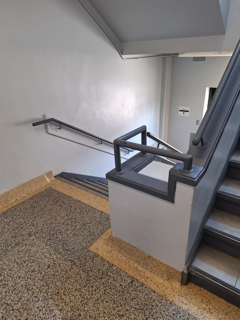 Descendez l’escalier